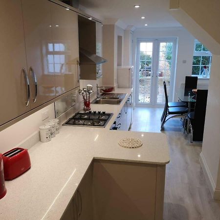 Guildford Town House Villa Bagian luar foto