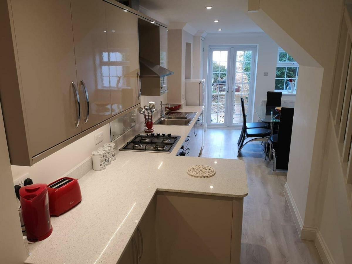 Guildford Town House Villa Bagian luar foto