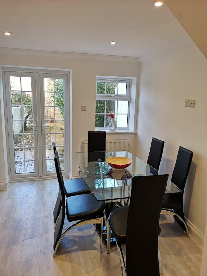 Guildford Town House Villa Bagian luar foto